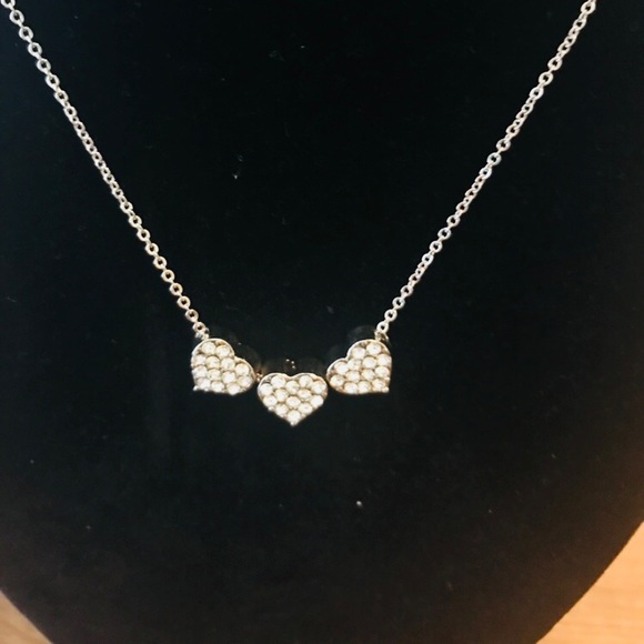 💎LAST ONE💎 Silver 3 heart crystal necklace - Picture 4 of 6